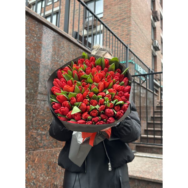 101 червоний тюльпан