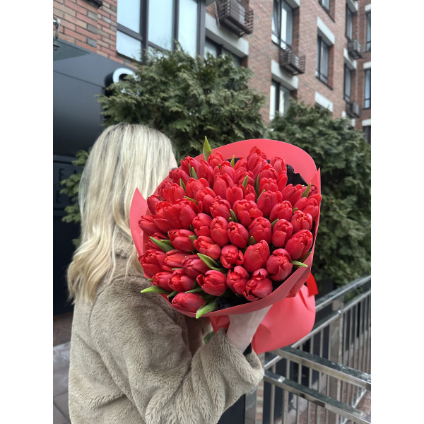 51 червоний тюльпан